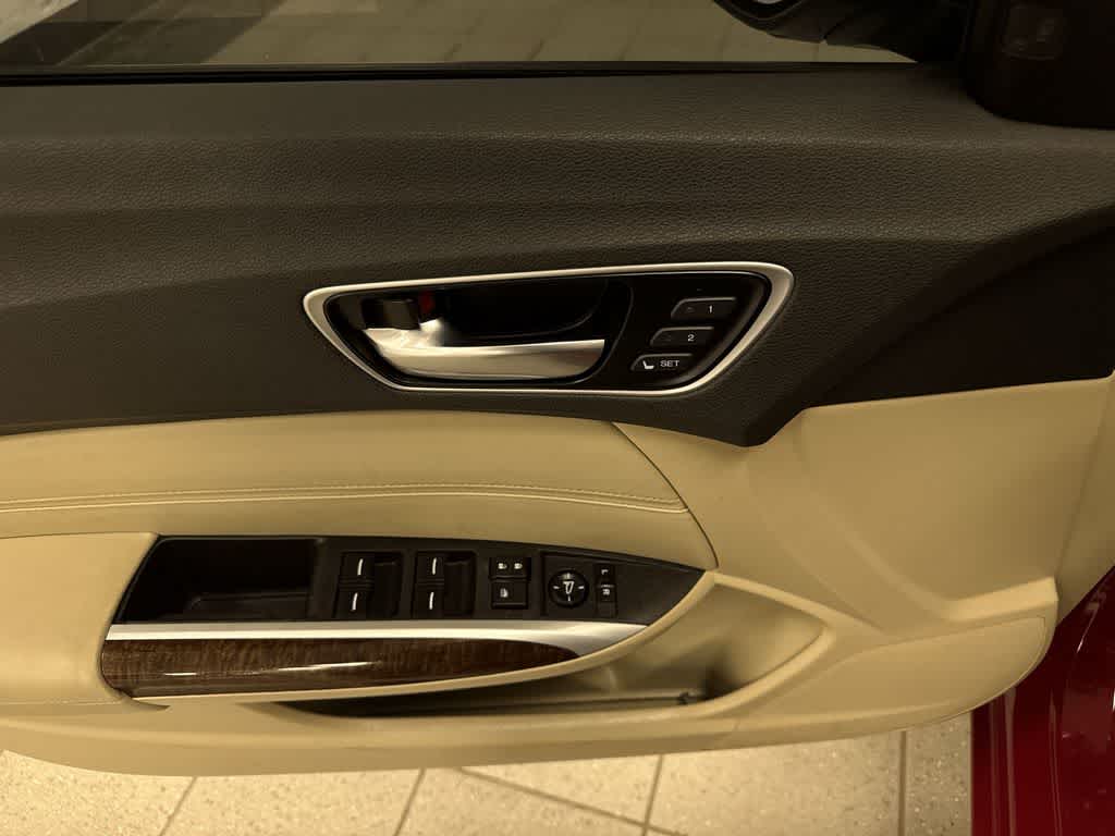 Acura TLX 2019 con paquete tecnológico
