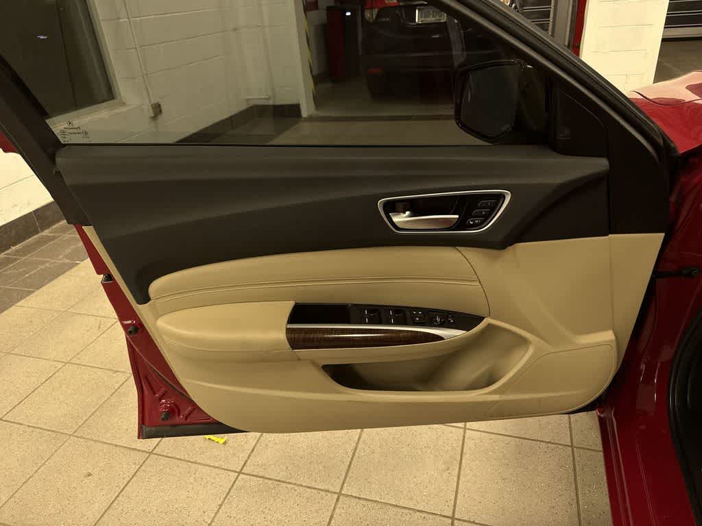 Acura TLX 2019 con paquete tecnológico