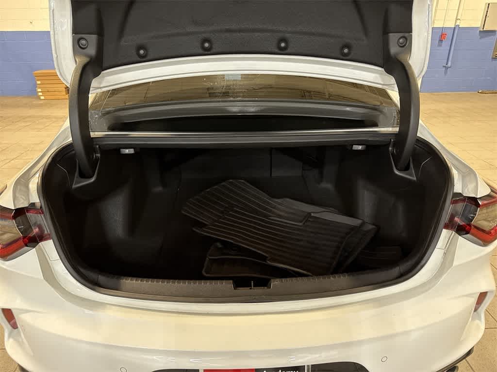 Acura TLX Type S 2023 con neumáticos de alto rendimiento