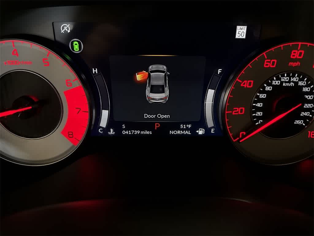 Acura TLX Type S 2023 con neumáticos de alto rendimiento