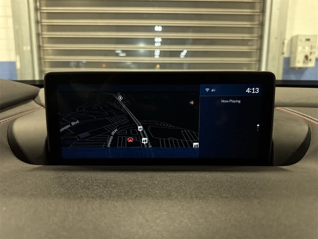 Acura TLX Type S 2023 con neumáticos de alto rendimiento