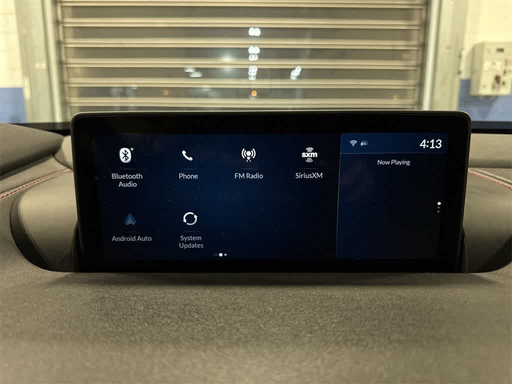 Acura TLX Type S 2023 con neumáticos de alto rendimiento