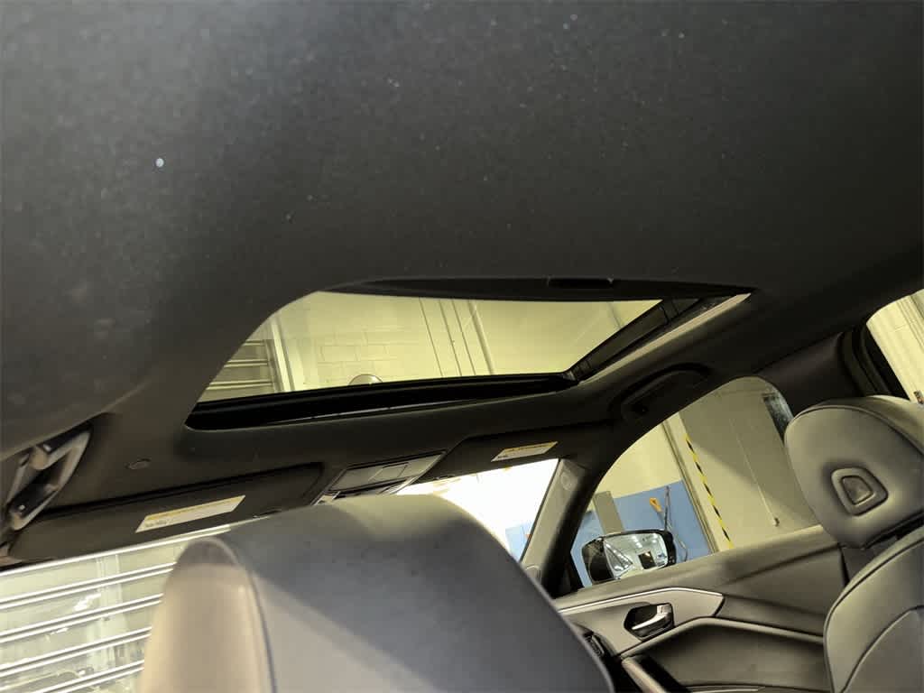 Acura TLX Type S 2023 con neumáticos de alto rendimiento