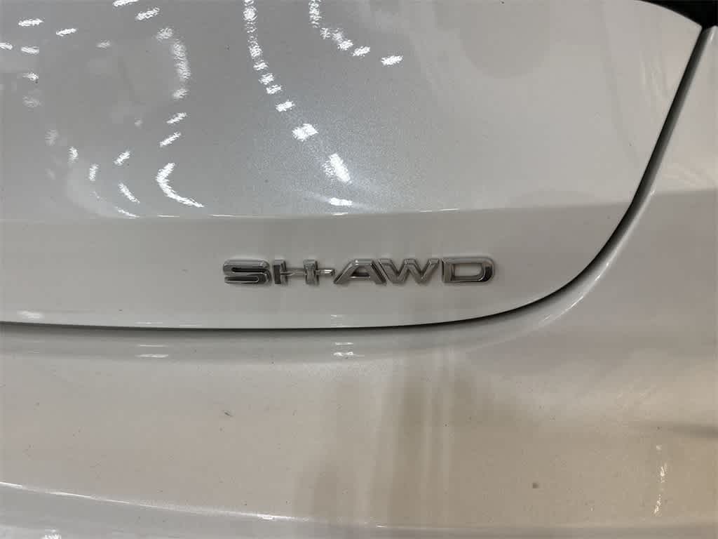 Acura TLX Type S 2023 con neumáticos de alto rendimiento