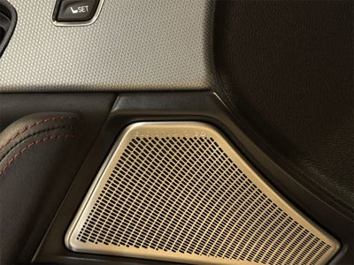 Acura TLX Type S 2023 con neumáticos de alto rendimiento