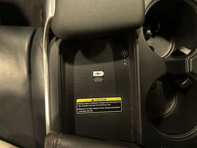 Acura TLX Type S 2023 con neumáticos de alto rendimiento