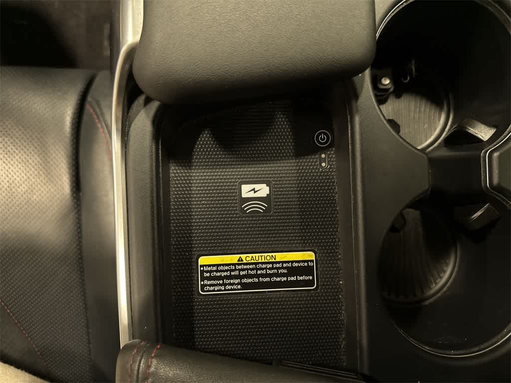 Acura TLX Type S 2023 con neumáticos de alto rendimiento