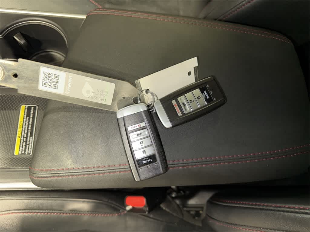 Acura TLX Type S 2023 con neumáticos de alto rendimiento