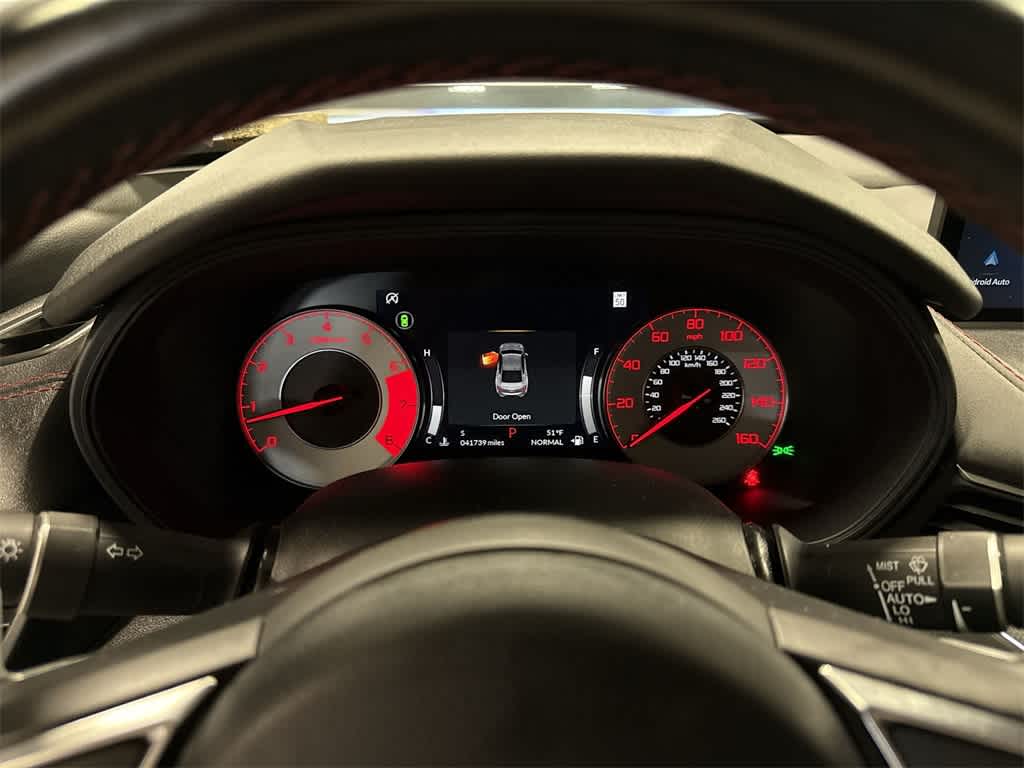 Acura TLX Type S 2023 con neumáticos de alto rendimiento