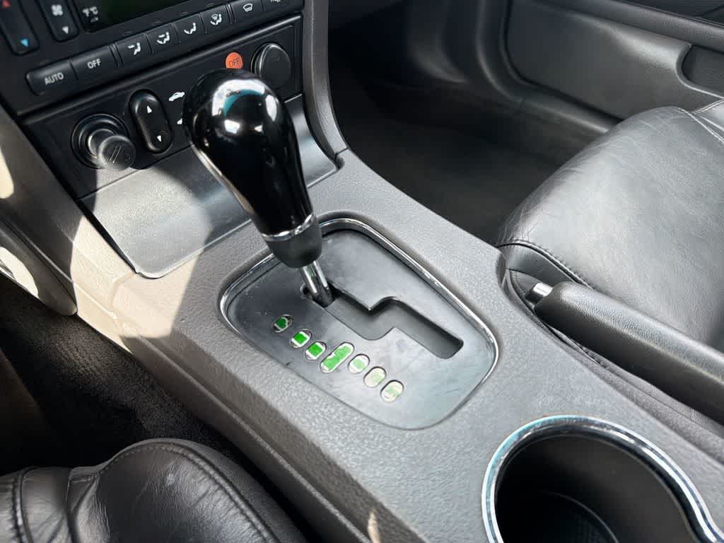Ford Thunderbird de 2002 con techo rígido Premium