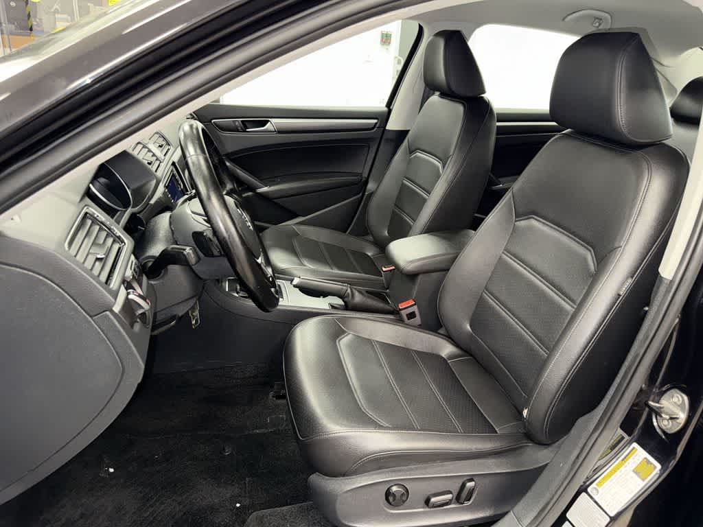 Volkswagen Passat R-Line 2017 con paquete Comfort