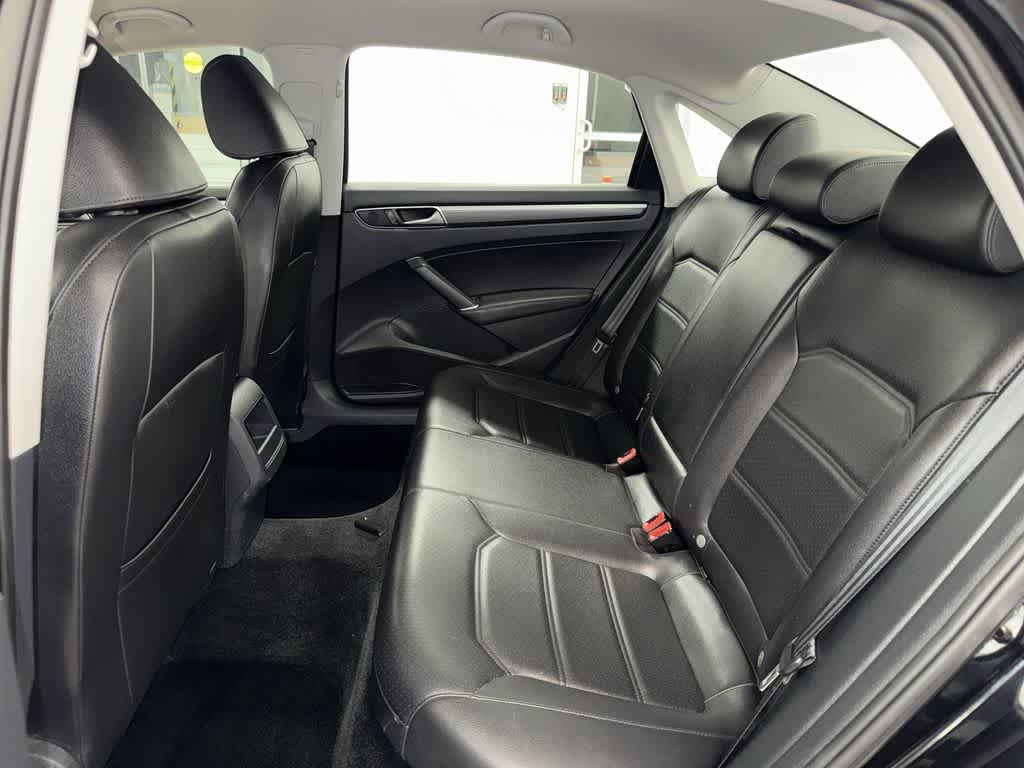 Volkswagen Passat R-Line 2017 con paquete Comfort