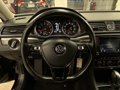Volkswagen Passat R-Line 2017 con paquete Comfort