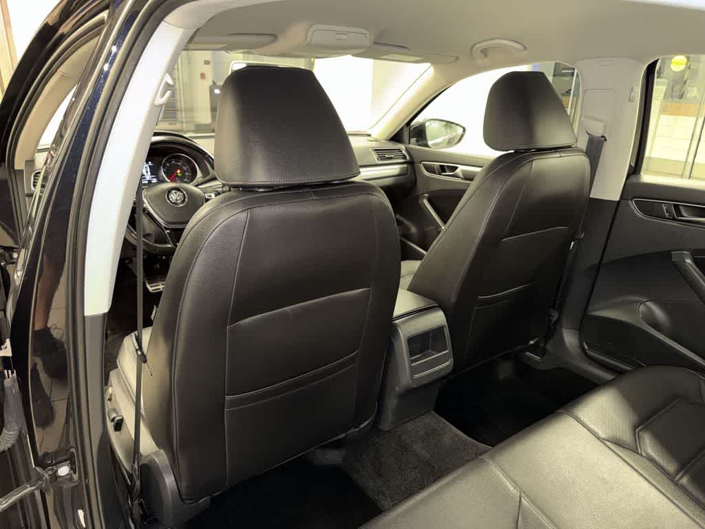 Volkswagen Passat R-Line 2017 con paquete Comfort