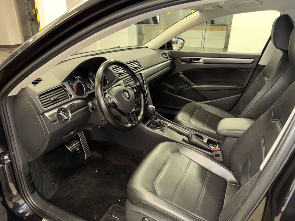 Volkswagen Passat R-Line 2017 con paquete Comfort