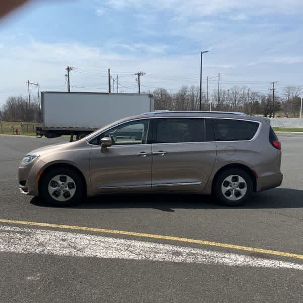 Chrysler Pacifica Touring-L Plus 2017