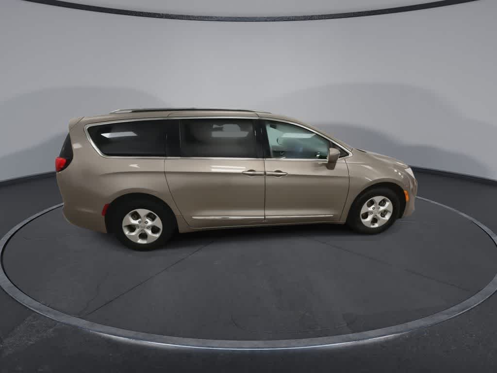 Chrysler Pacifica Touring-L Plus 2017