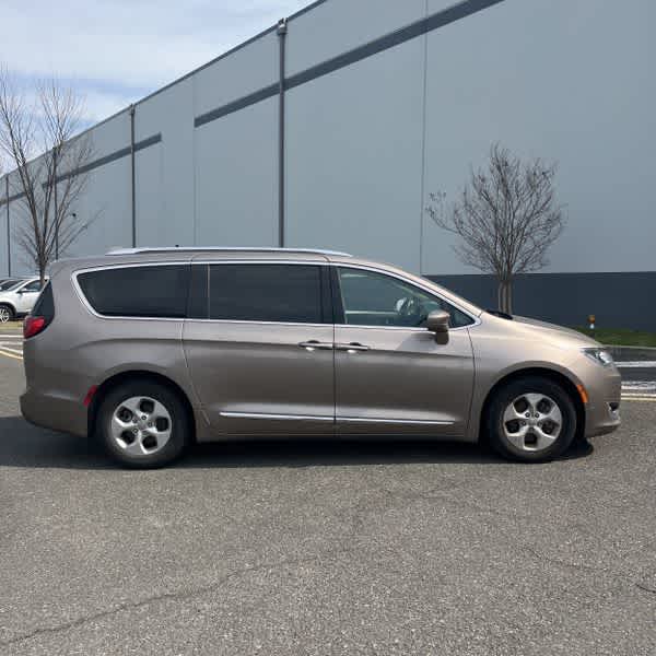 Chrysler Pacifica Touring-L Plus 2017