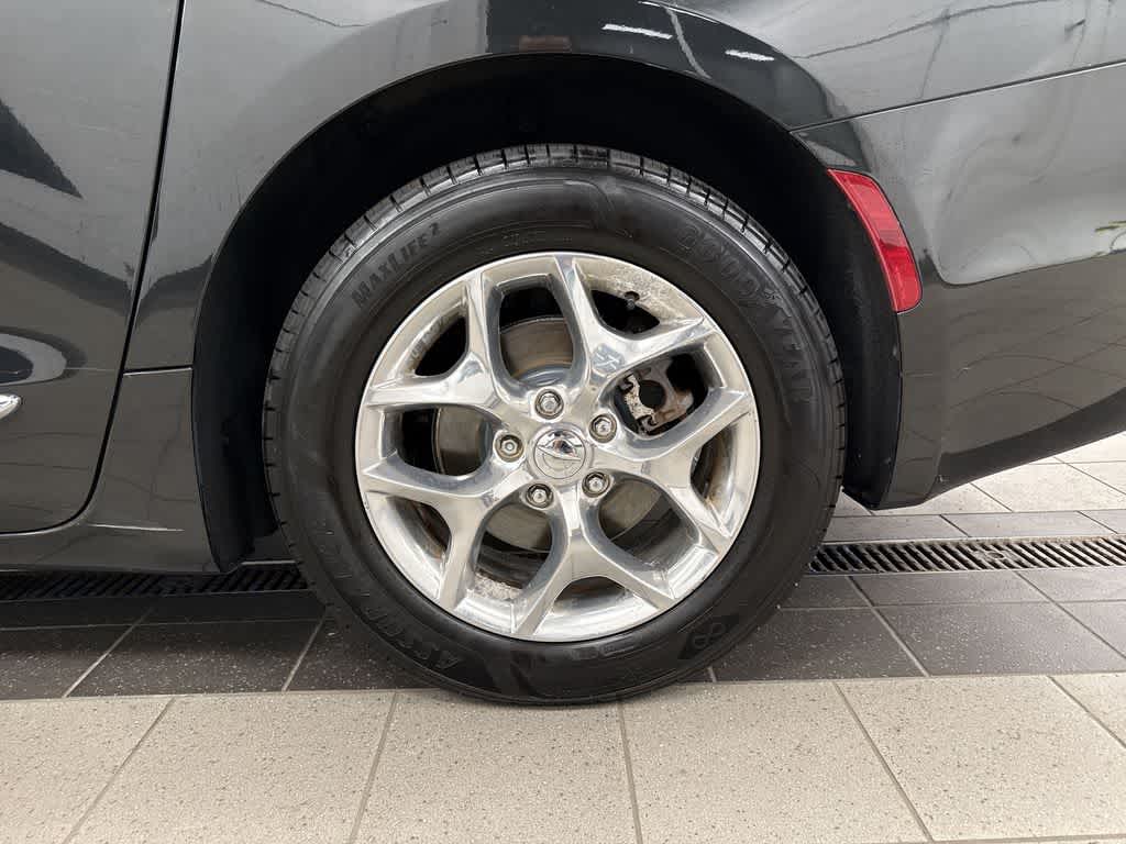 Chrysler Pacifica Limited 2017