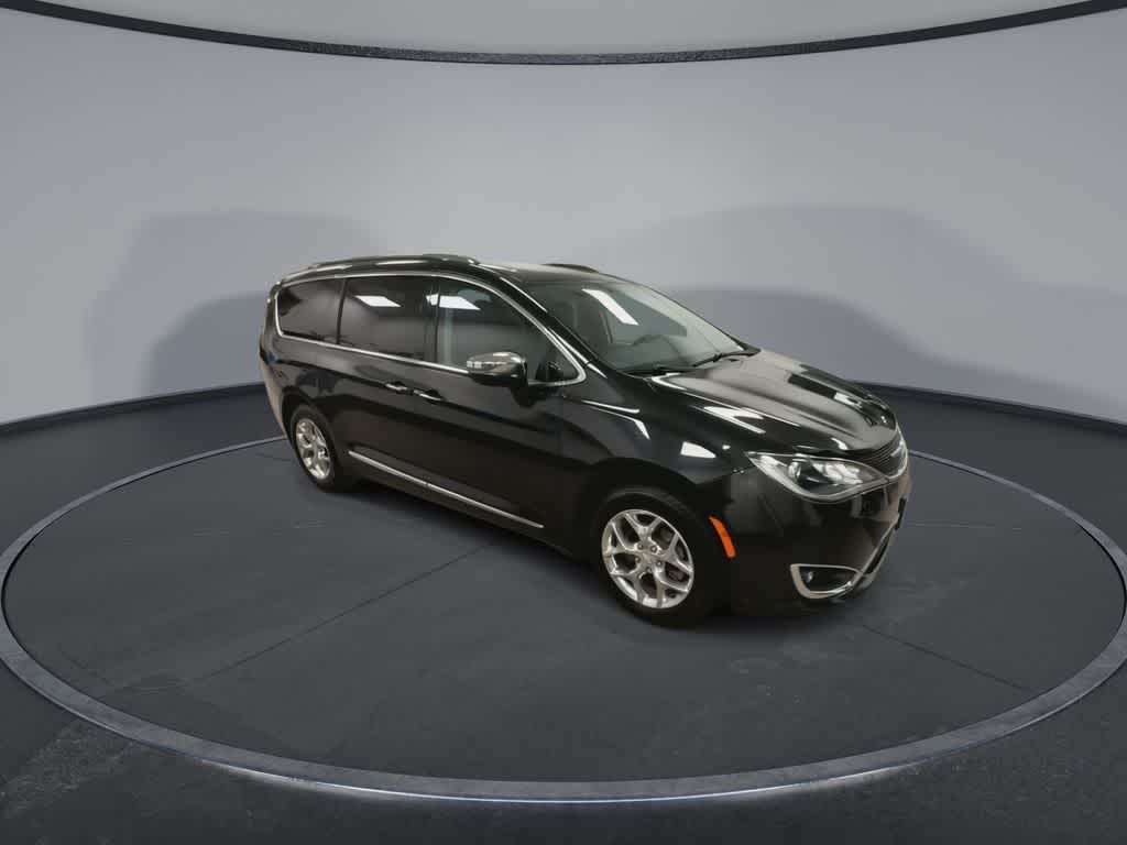 Chrysler Pacifica Limited 2017