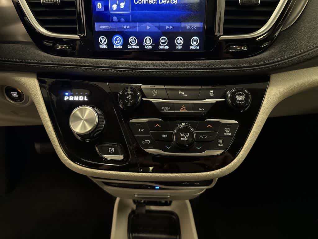 Chrysler Pacifica Limited 2017