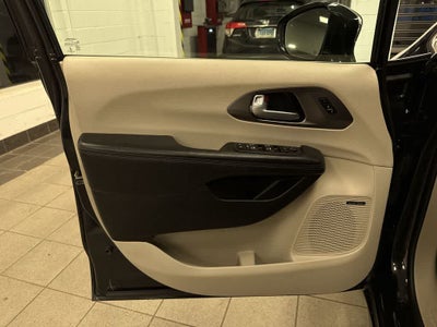 Chrysler Pacifica Limited 2017