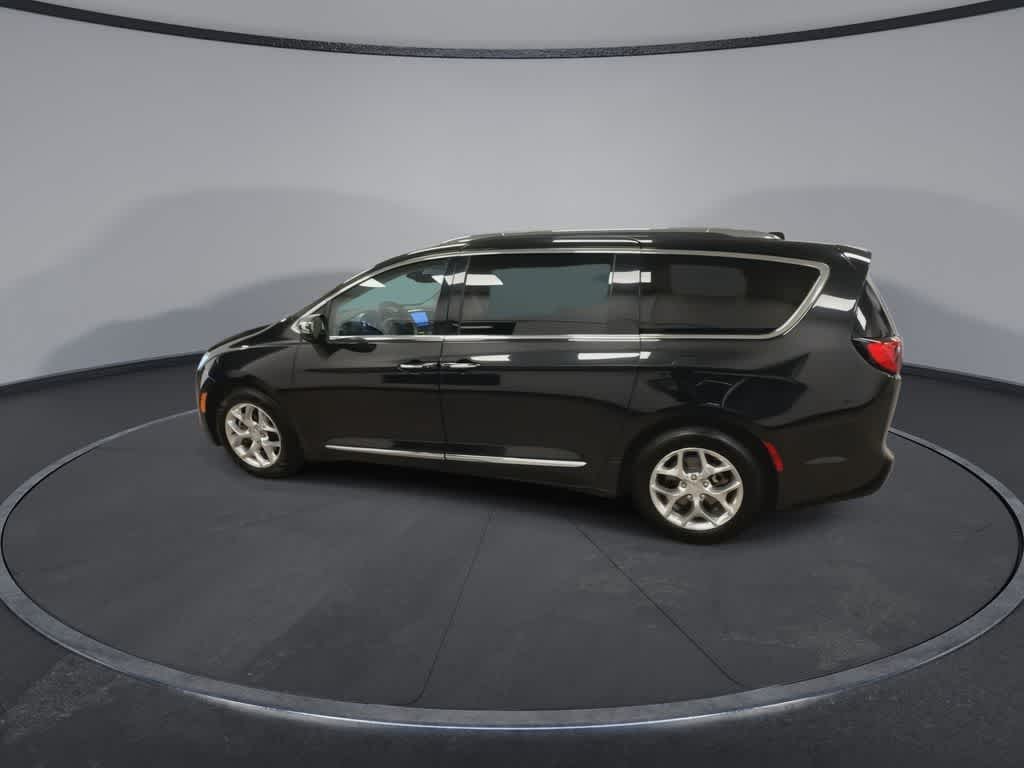 Chrysler Pacifica Limited 2017