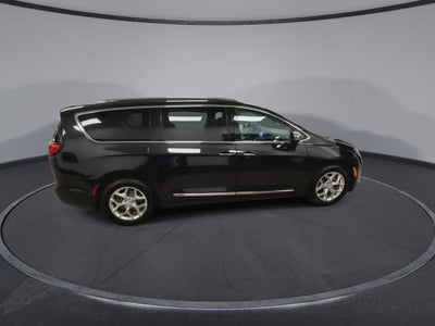 Chrysler Pacifica Limited 2017