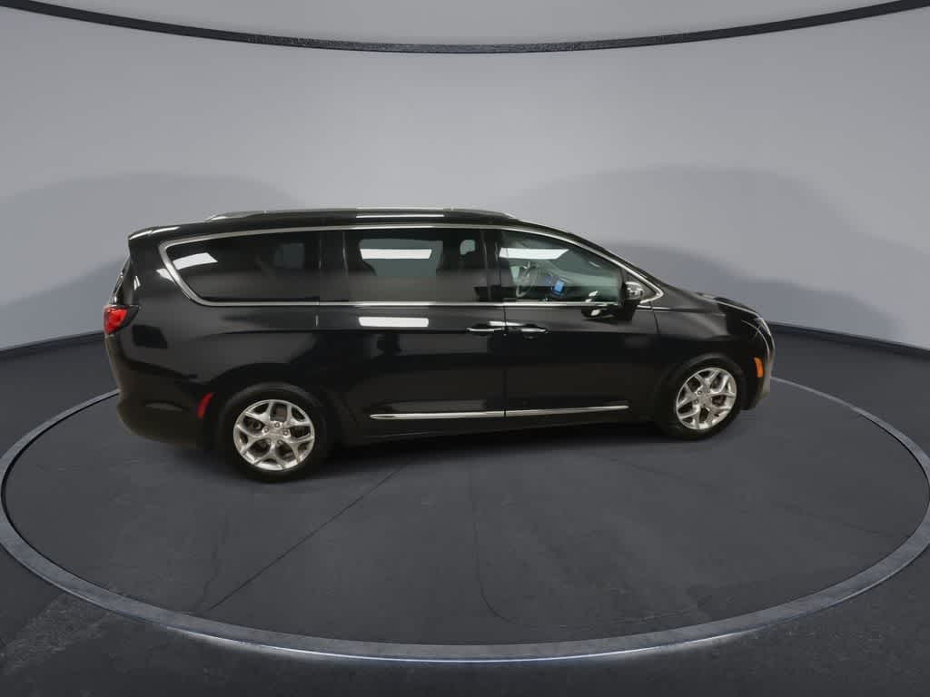 Chrysler Pacifica Limited 2017