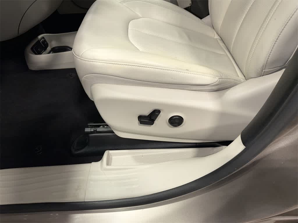 Chrysler Pacifica Hybrid Touring L 2018