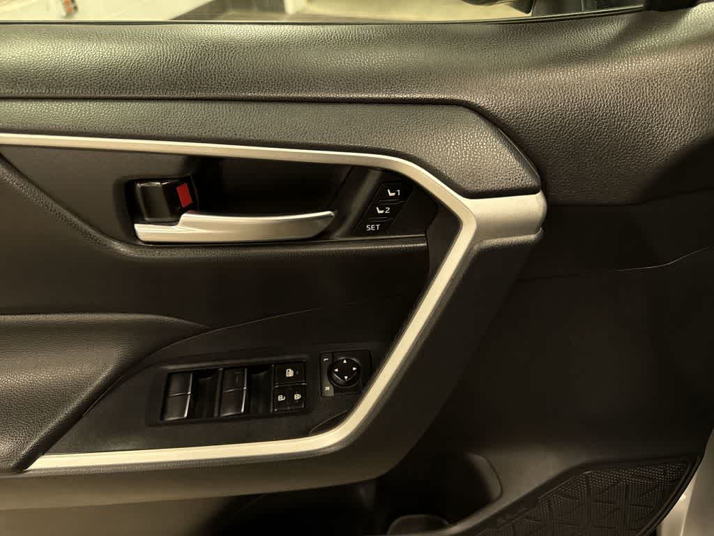 Toyota RAV4 XLE Premium 2021