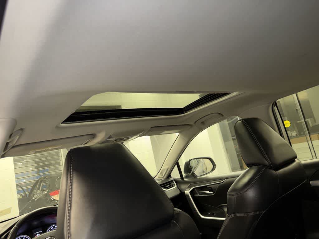 Toyota RAV4 XLE Premium 2021