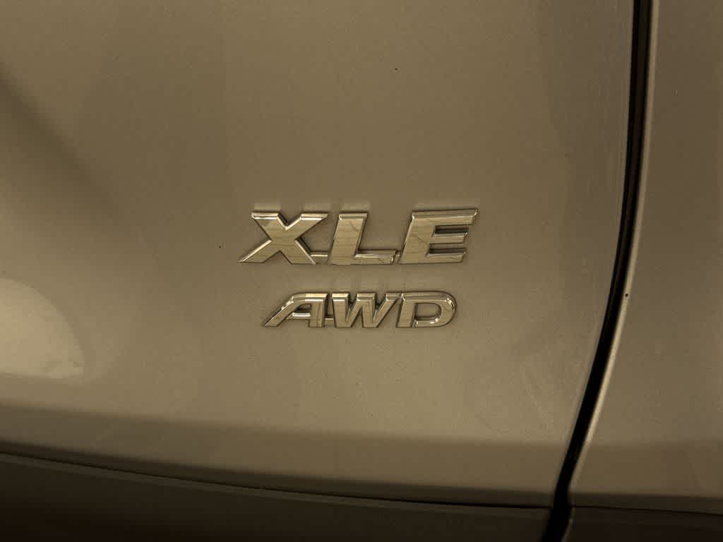 Toyota RAV4 XLE Premium 2021