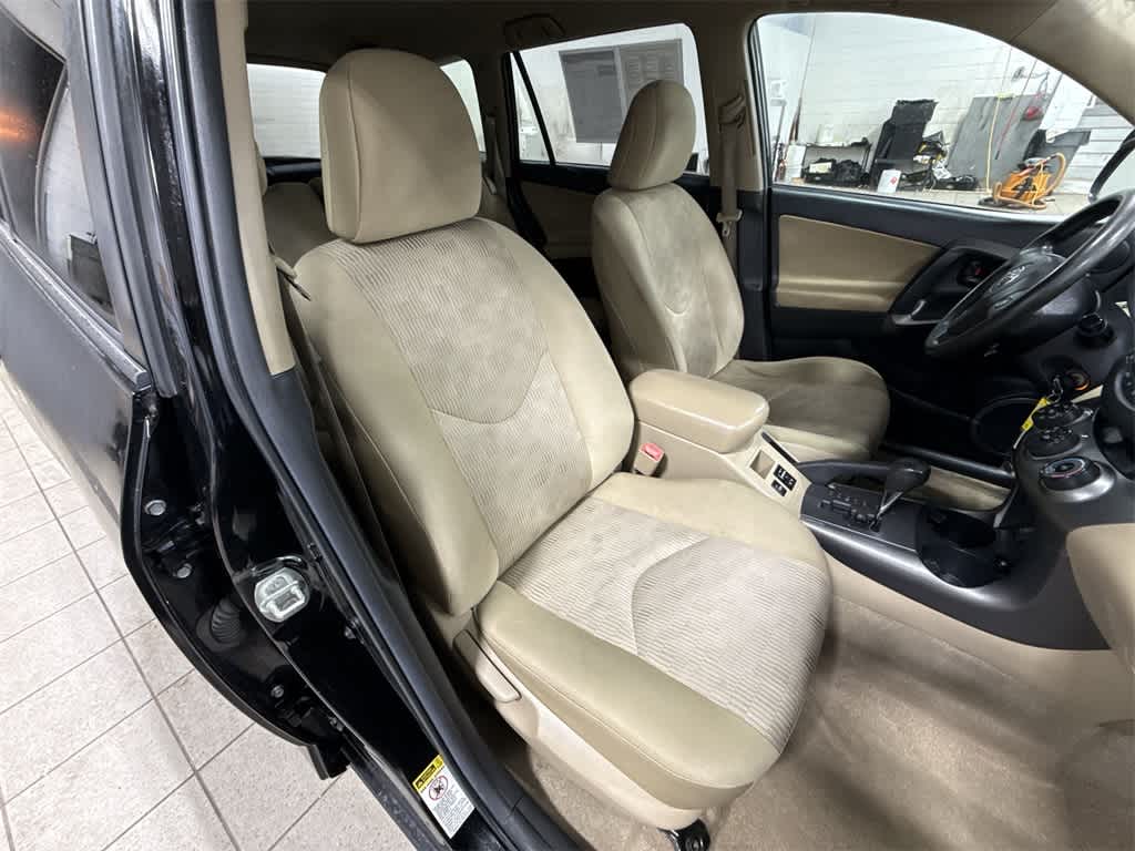 Toyota RAV4 4WD 4 puertas, 4 cilindros, transmisión automática de 4 velocidades (nacional) 2011