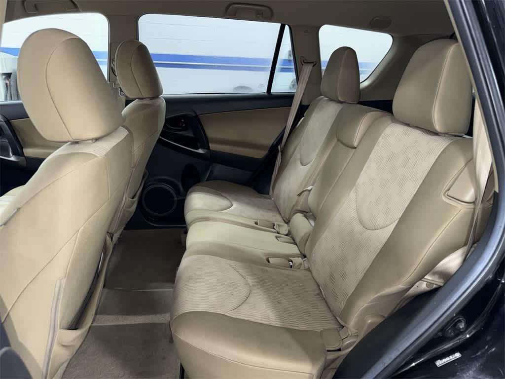 Toyota RAV4 4WD 4 puertas, 4 cilindros, transmisión automática de 4 velocidades (nacional) 2011