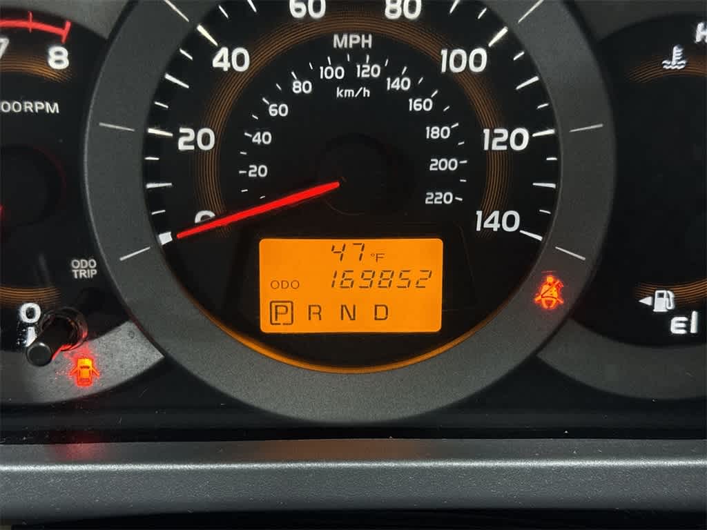 Toyota RAV4 4WD 4 puertas, 4 cilindros, transmisión automática de 4 velocidades (nacional) 2011