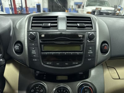 Toyota RAV4 4WD 4 puertas, 4 cilindros, transmisión automática de 4 velocidades (nacional) 2011