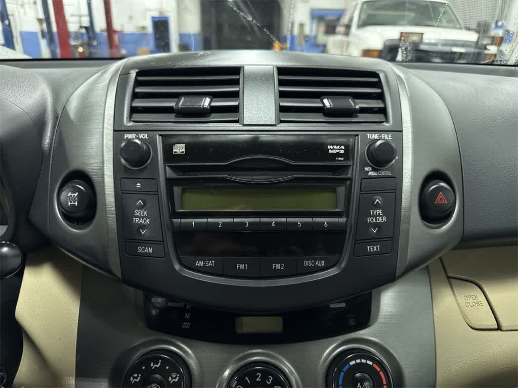 Toyota RAV4 4WD 4 puertas, 4 cilindros, transmisión automática de 4 velocidades (nacional) 2011