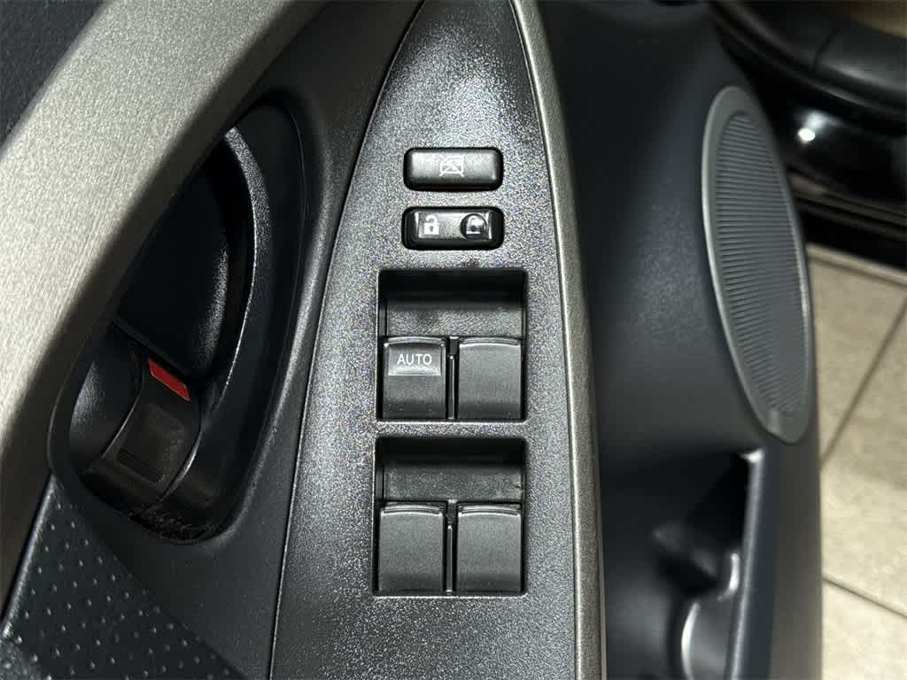 Toyota RAV4 4WD 4 puertas, 4 cilindros, transmisión automática de 4 velocidades (nacional) 2011