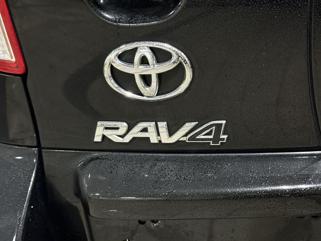 Toyota RAV4 4WD 4 puertas, 4 cilindros, transmisión automática de 4 velocidades (nacional) 2011