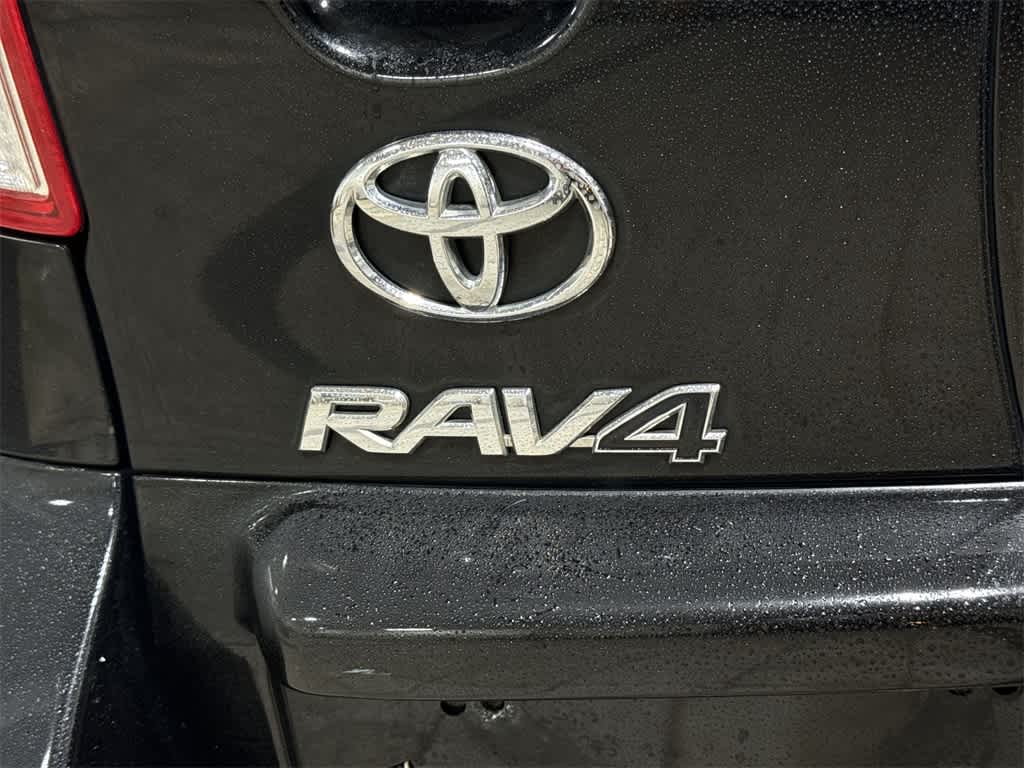 Toyota RAV4 4WD 4 puertas, 4 cilindros, transmisión automática de 4 velocidades (nacional) 2011