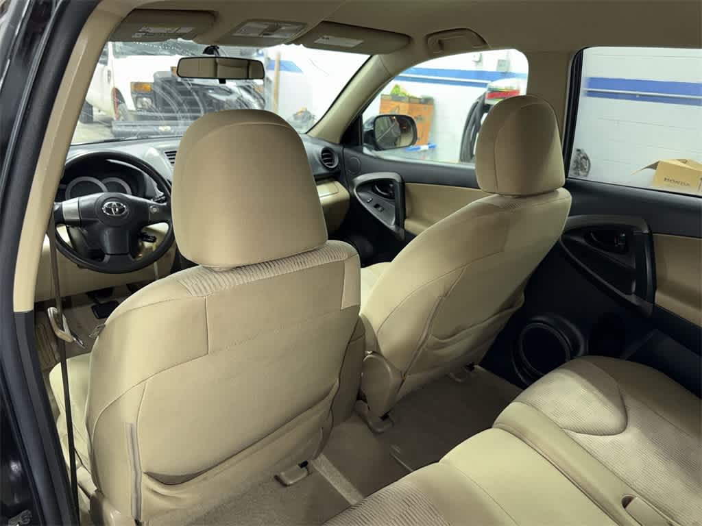 Toyota RAV4 4WD 4 puertas, 4 cilindros, transmisión automática de 4 velocidades (nacional) 2011