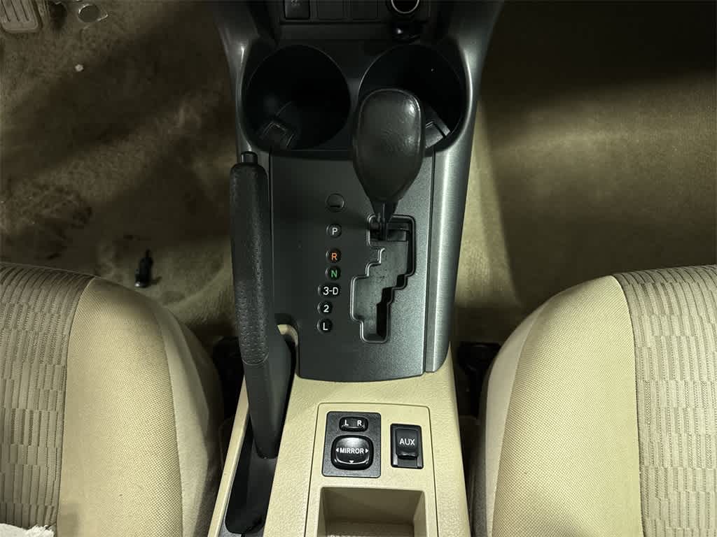 Toyota RAV4 4WD 4 puertas, 4 cilindros, transmisión automática de 4 velocidades (nacional) 2011