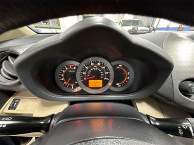 Toyota RAV4 4WD 4 puertas, 4 cilindros, transmisión automática de 4 velocidades (nacional) 2011