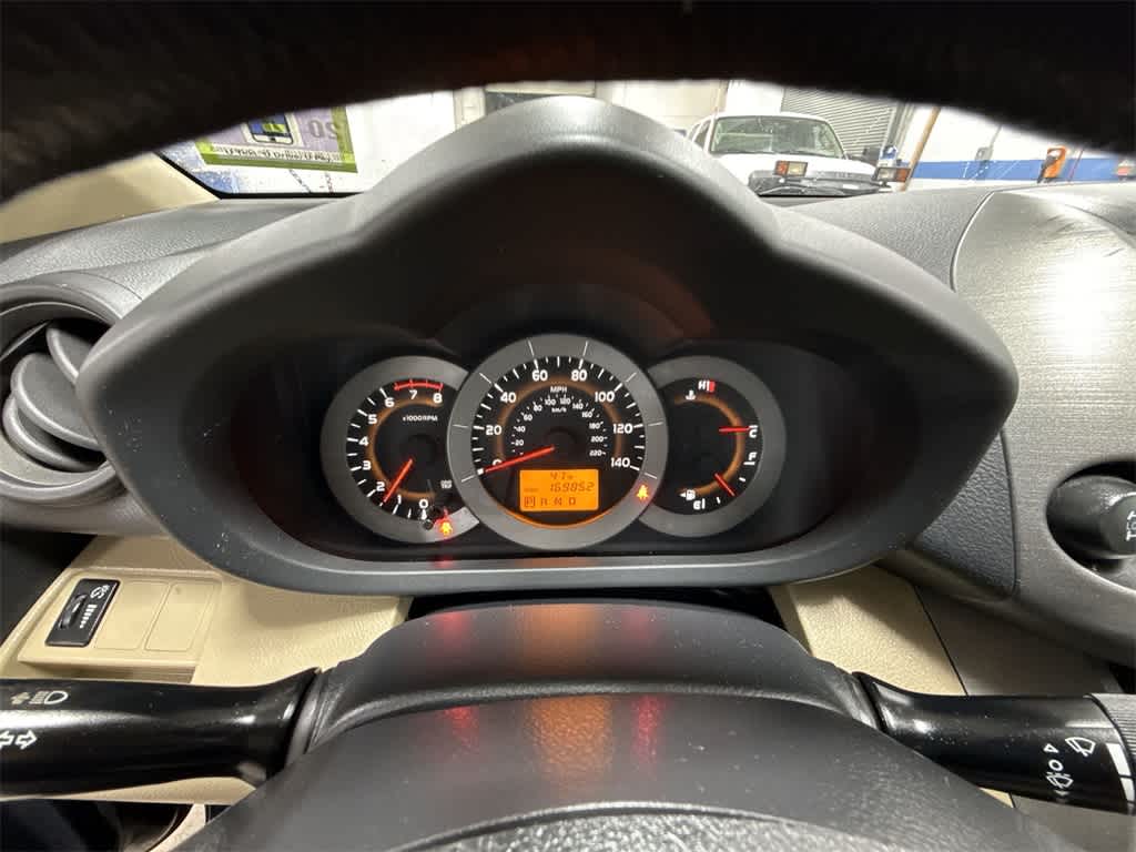 Toyota RAV4 4WD 4 puertas, 4 cilindros, transmisión automática de 4 velocidades (nacional) 2011