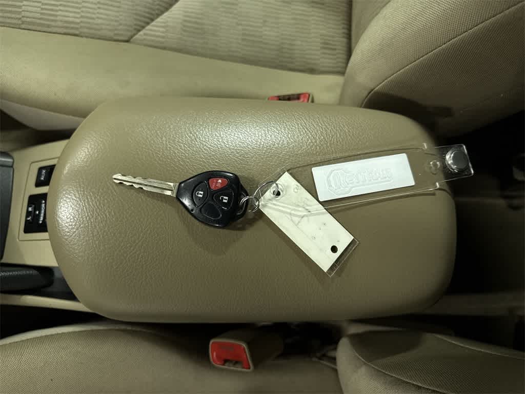 Toyota RAV4 4WD 4 puertas, 4 cilindros, transmisión automática de 4 velocidades (nacional) 2011