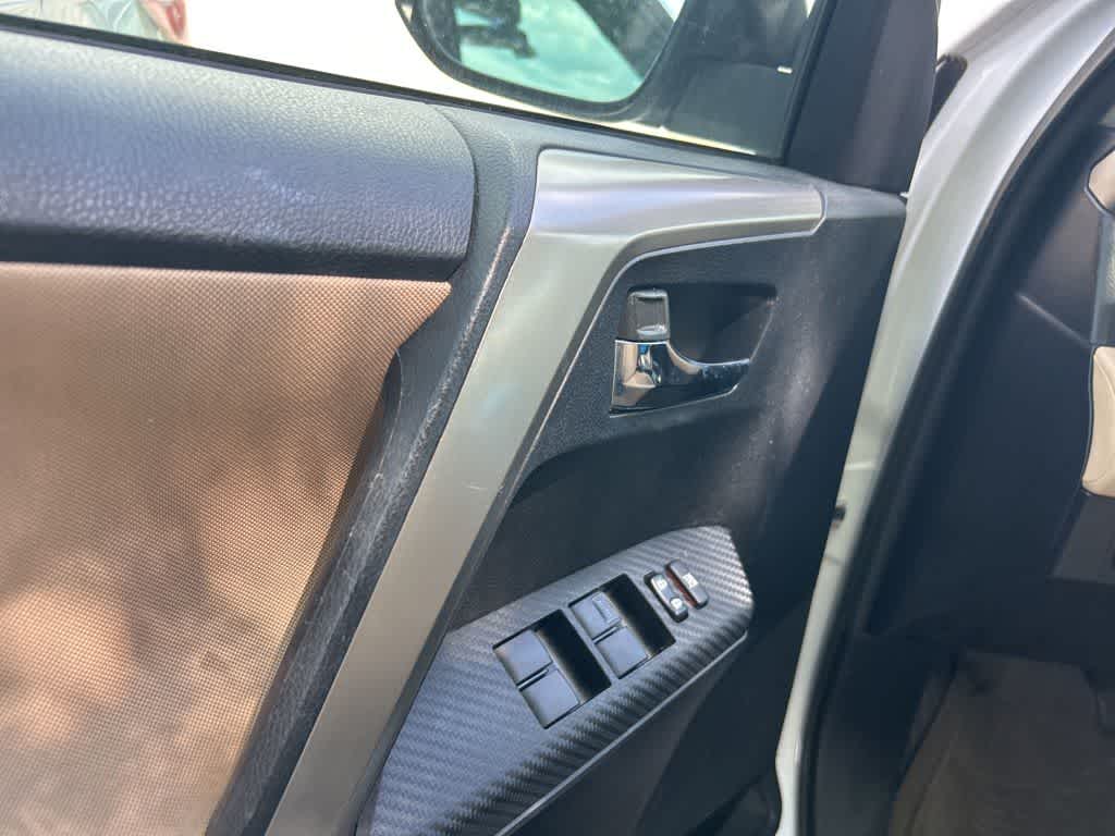 Toyota RAV4 XLE 2015