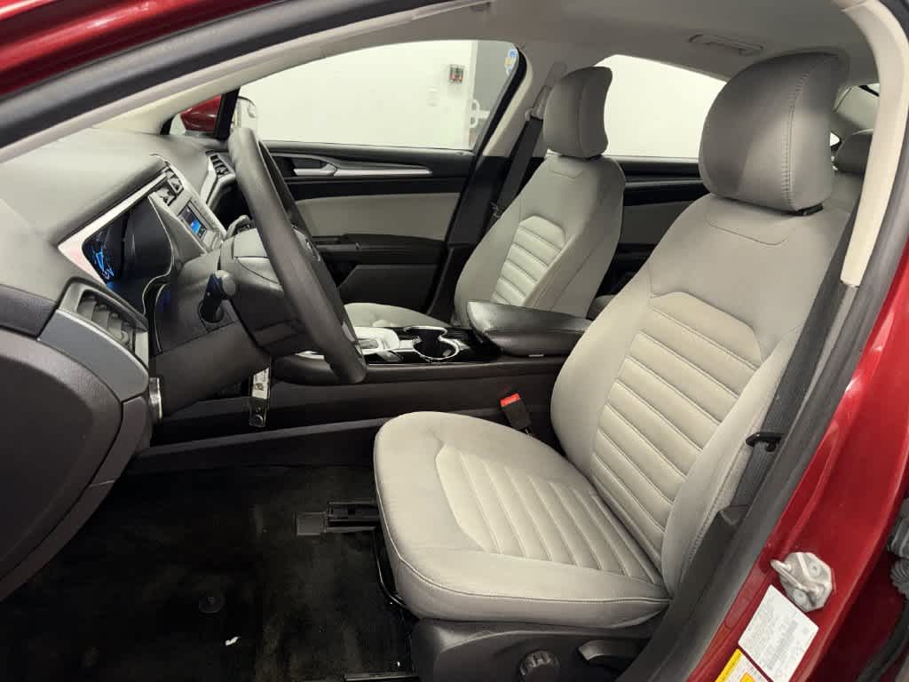 Ford Fusion S 2015