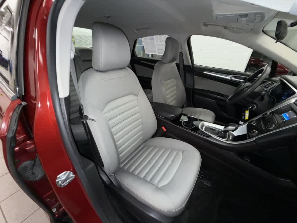 Ford Fusion S 2015