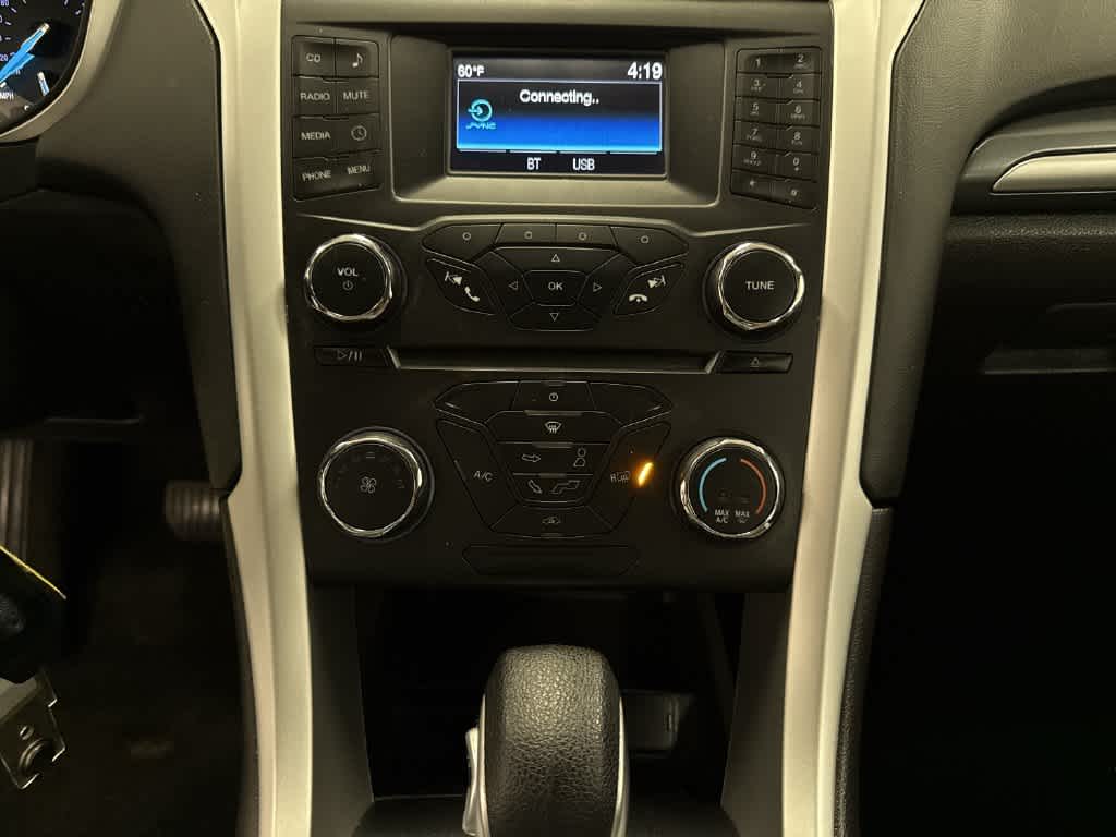 Ford Fusion S 2015